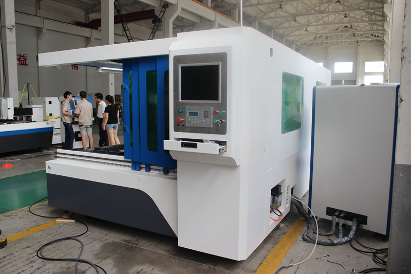 IPG 700w Sheet Metal Laser Cut Machine Kína Framleiðandi
