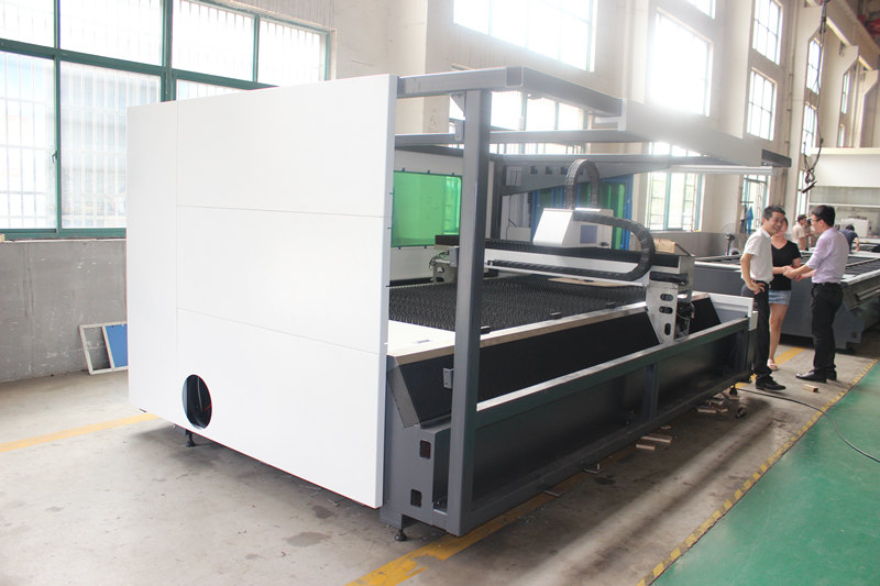 IPG 700w Sheet Metal Laser Cut Machine Kína Framleiðandi
